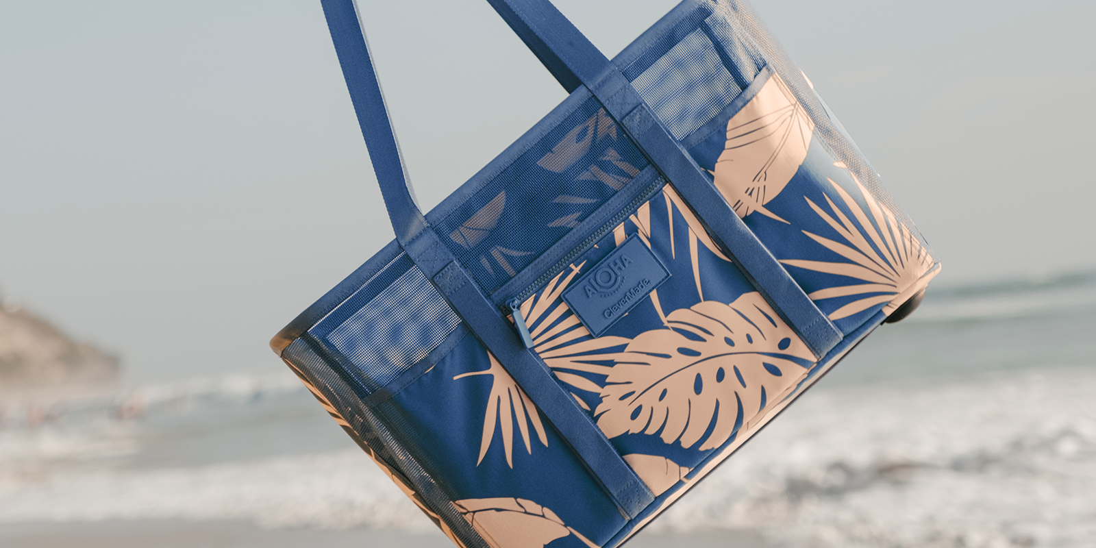 お値下げALOHACollection x CleverMadeビーチバッグ Introducing: The ALOHA Collection x CleverMade Collapsible Beach Tote