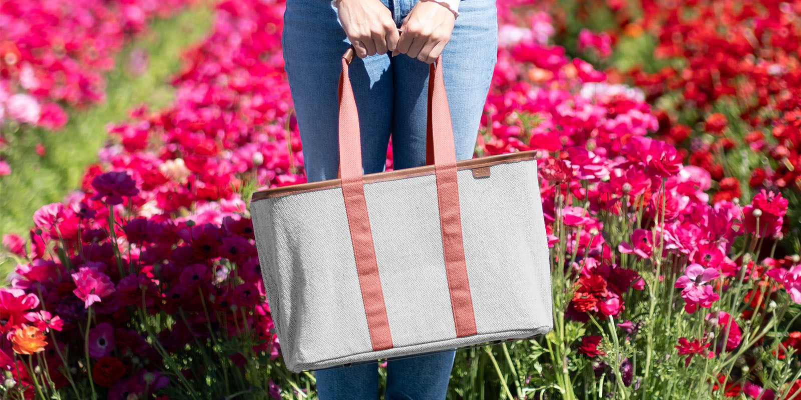 How to Use Your LUXE Tote This Summer Season