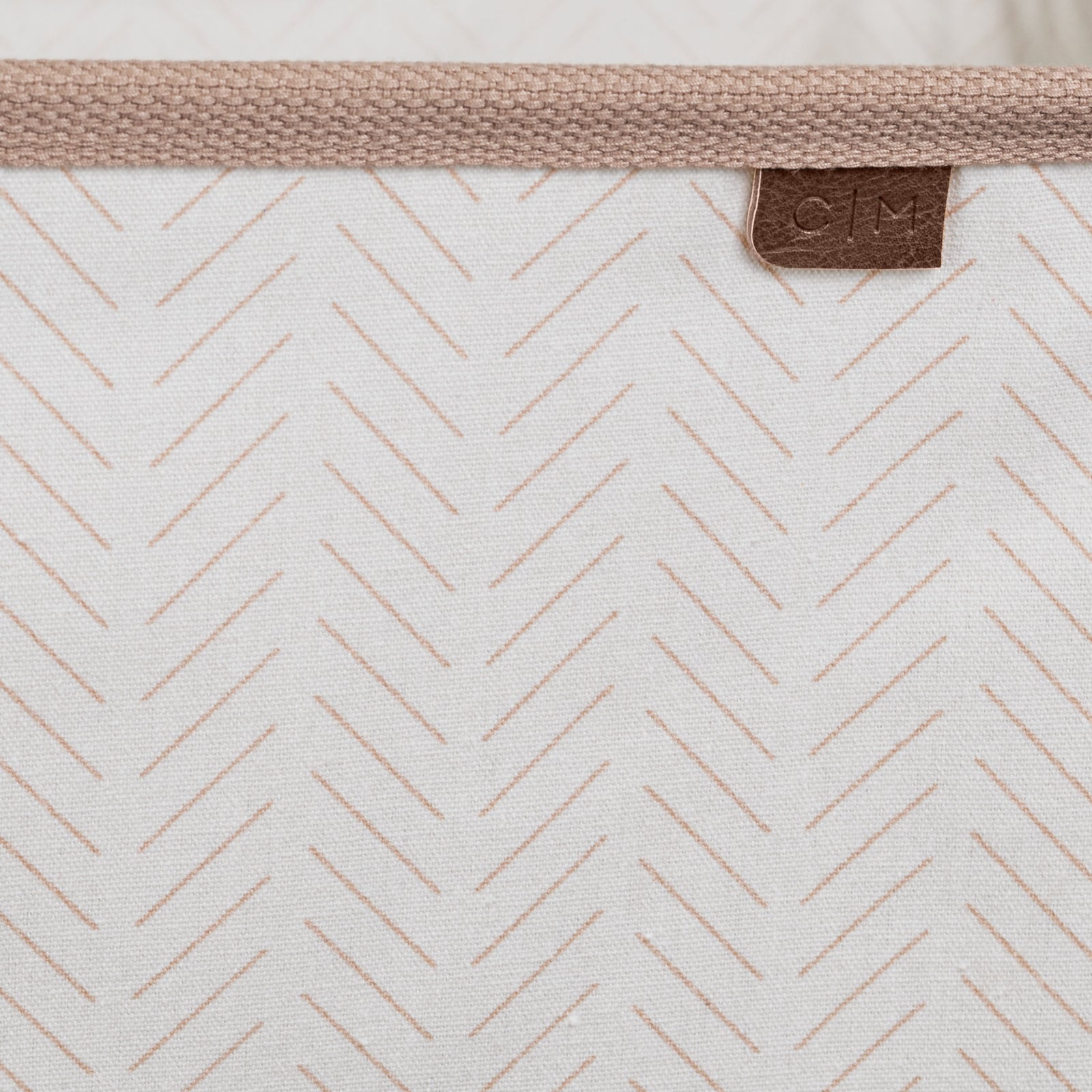Close up collapsible laundry basket LUXE with brown brand label C|M