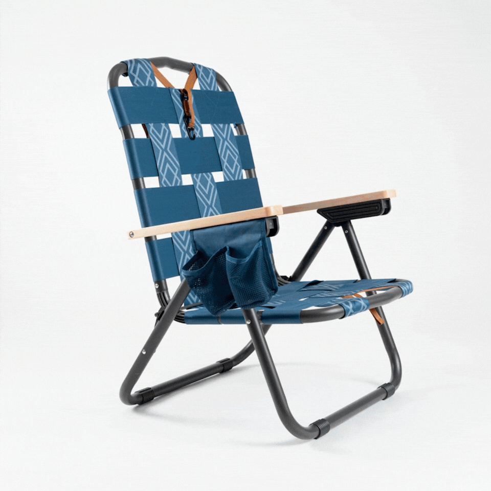 Positioning and usage of Kove outdoor chair, foldable camping chair with blue patterned seat and backrest