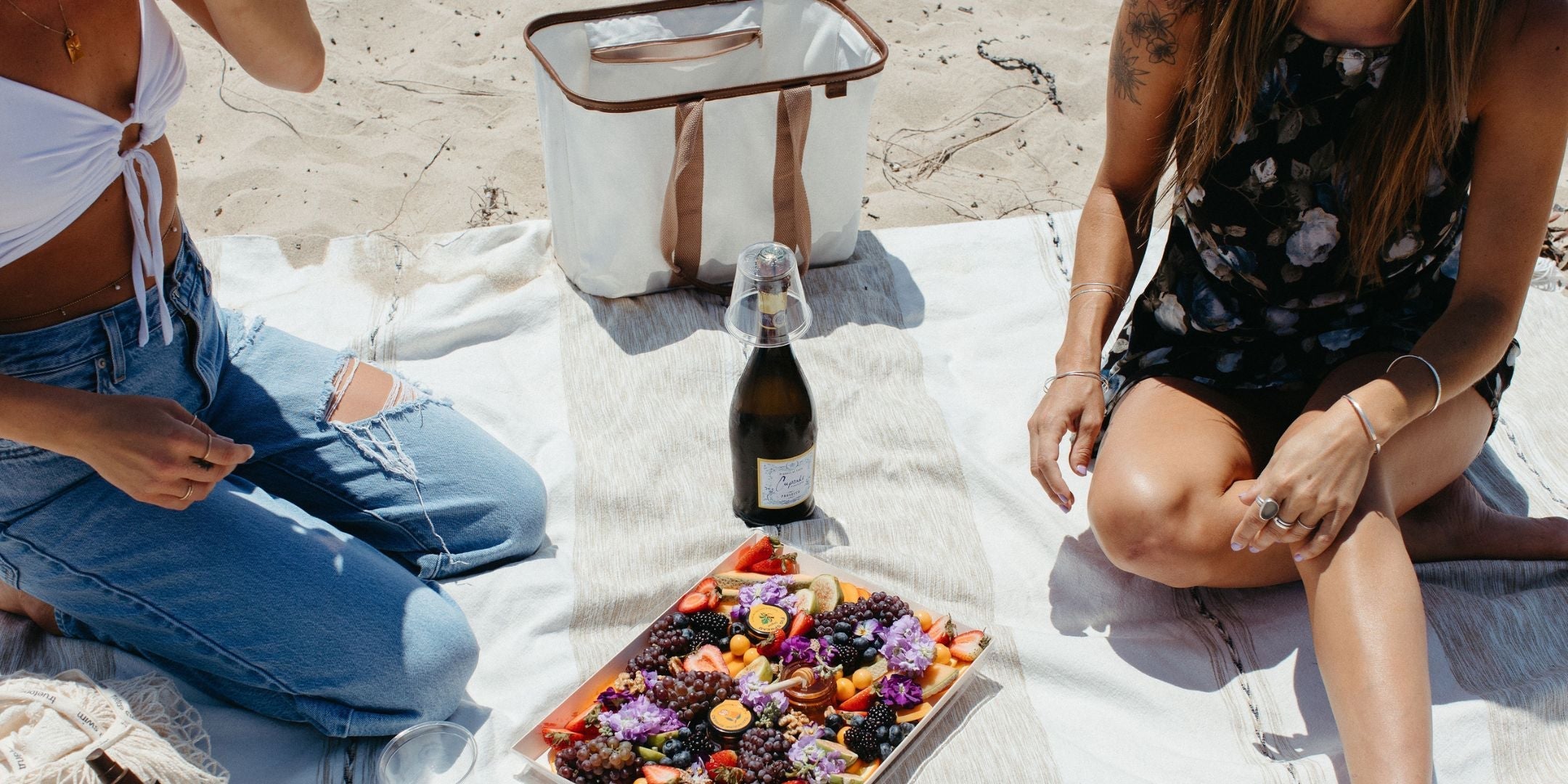CleverMade Collapsible LUXE Tote: Your Versatile Sidekick