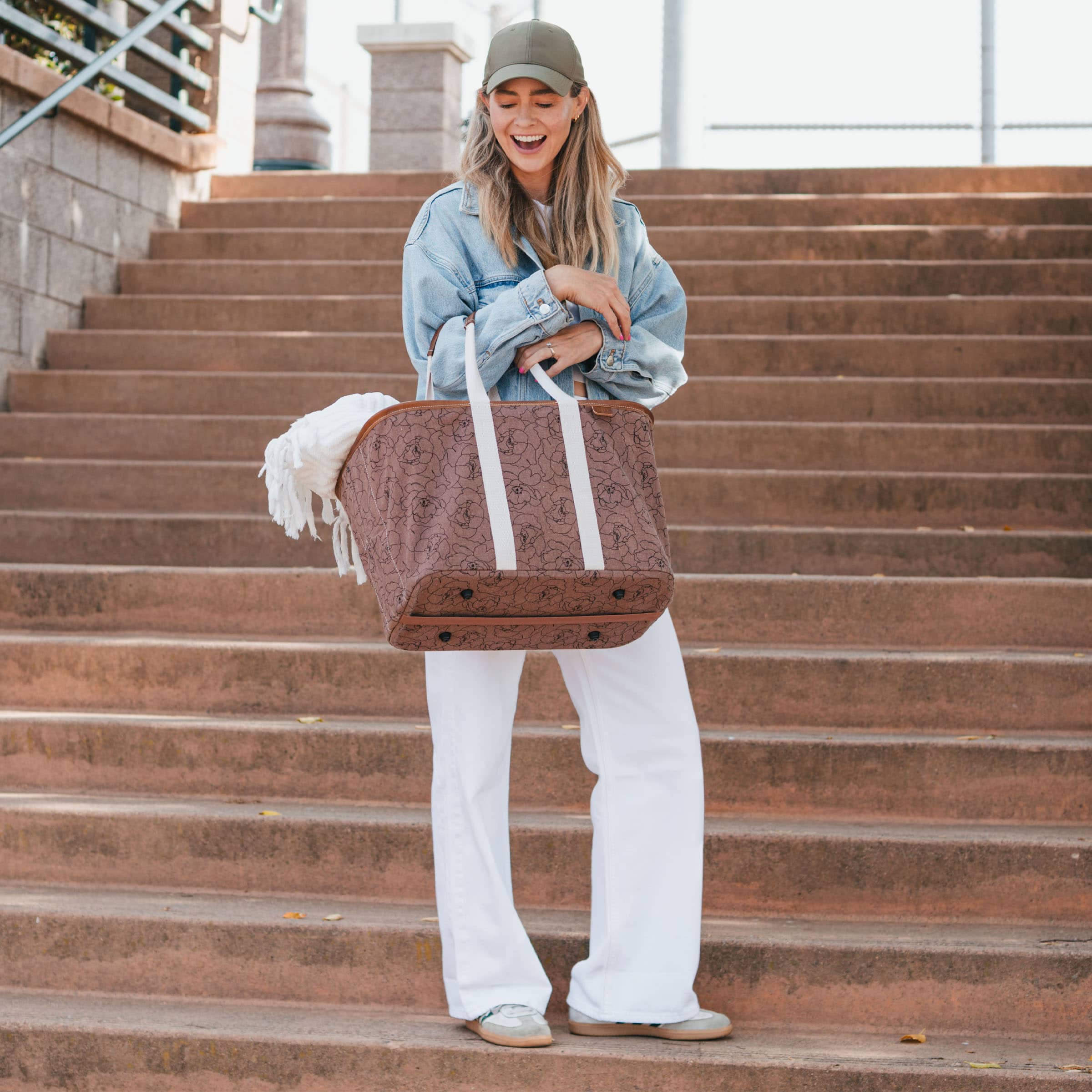 7002_LUXETote_2400x2400_Feature.jpg