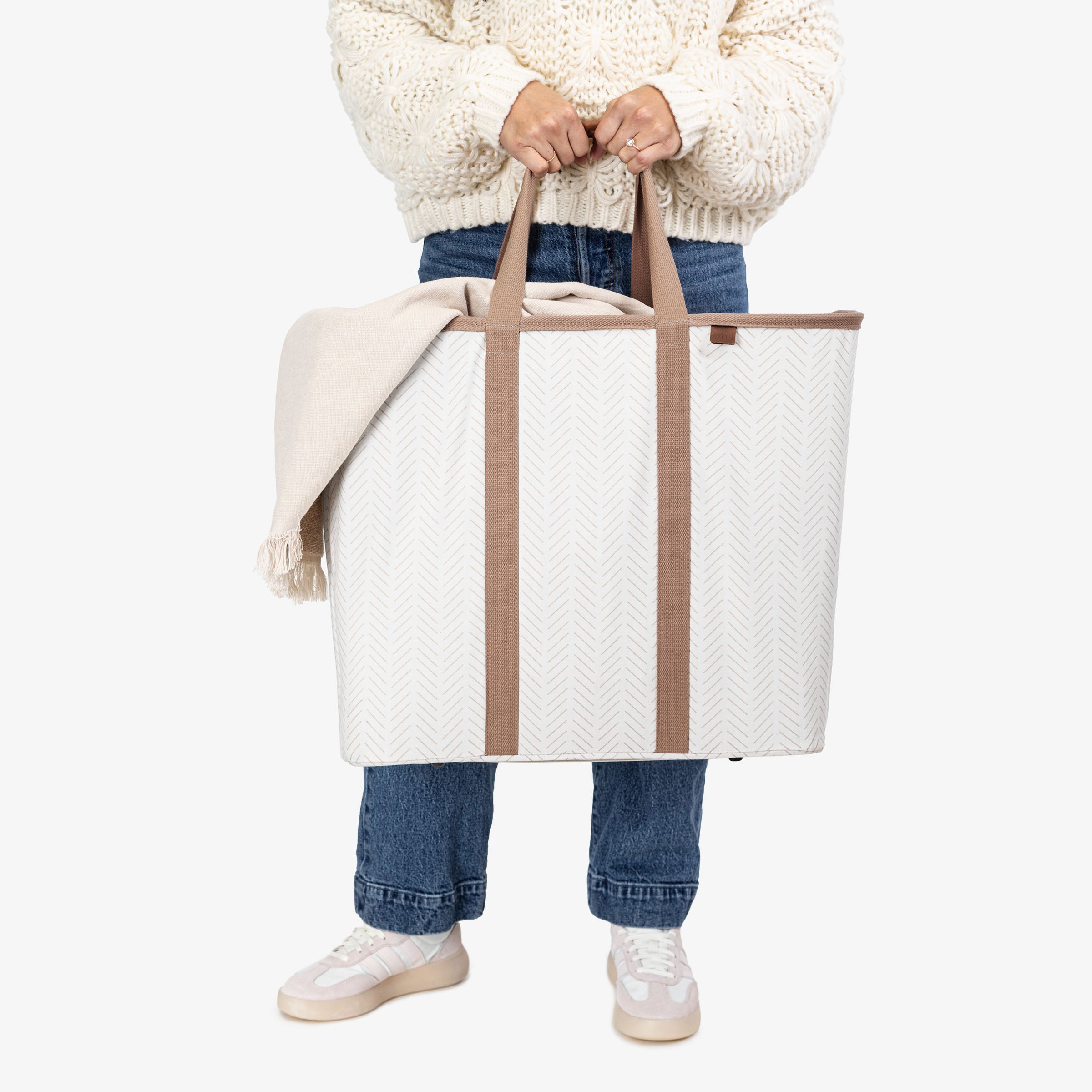 7079-0002-1310_Herringbone_Carry_CM_2.jpg