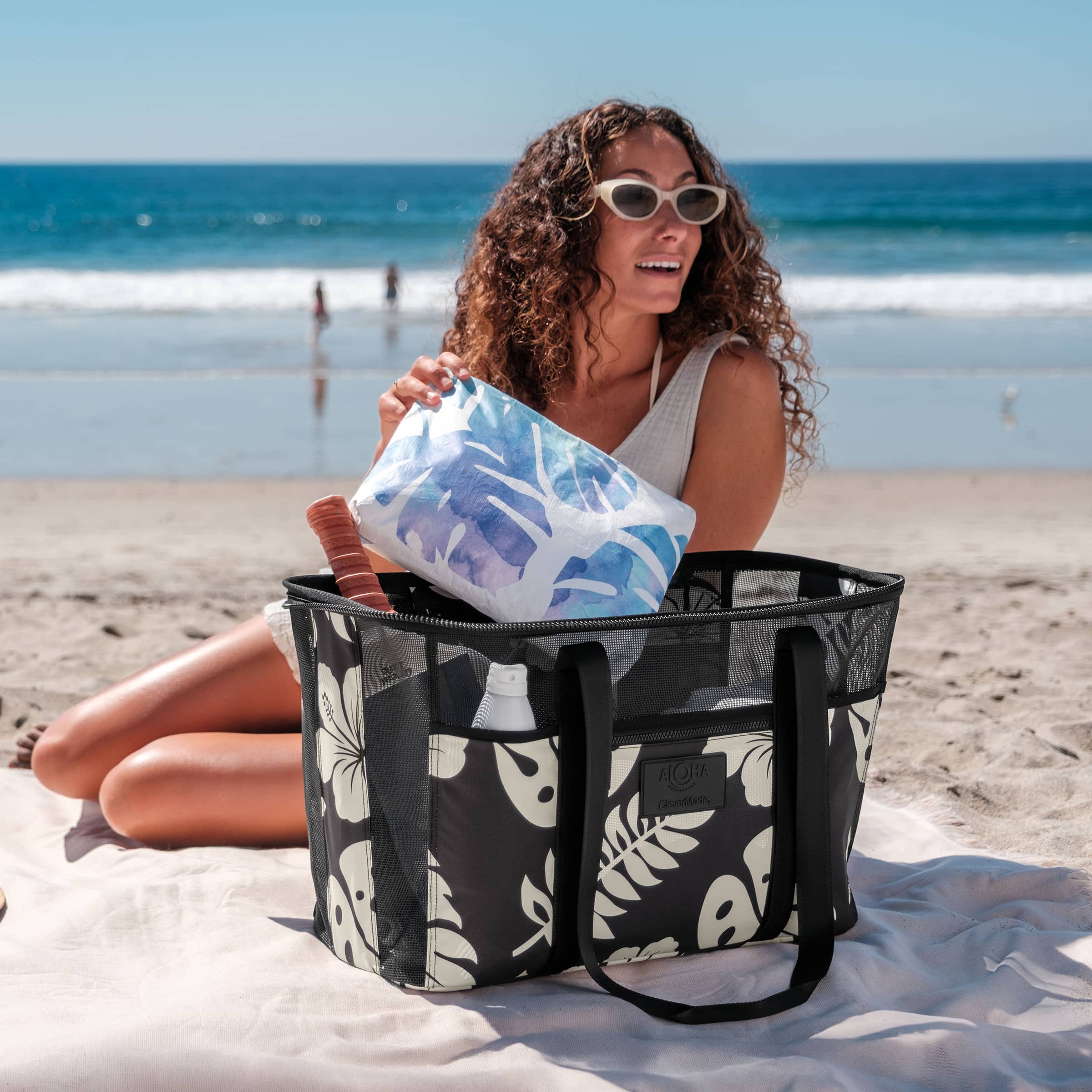 BMTNL_AlohaBeachTote_2400x2400_Feature.jpg