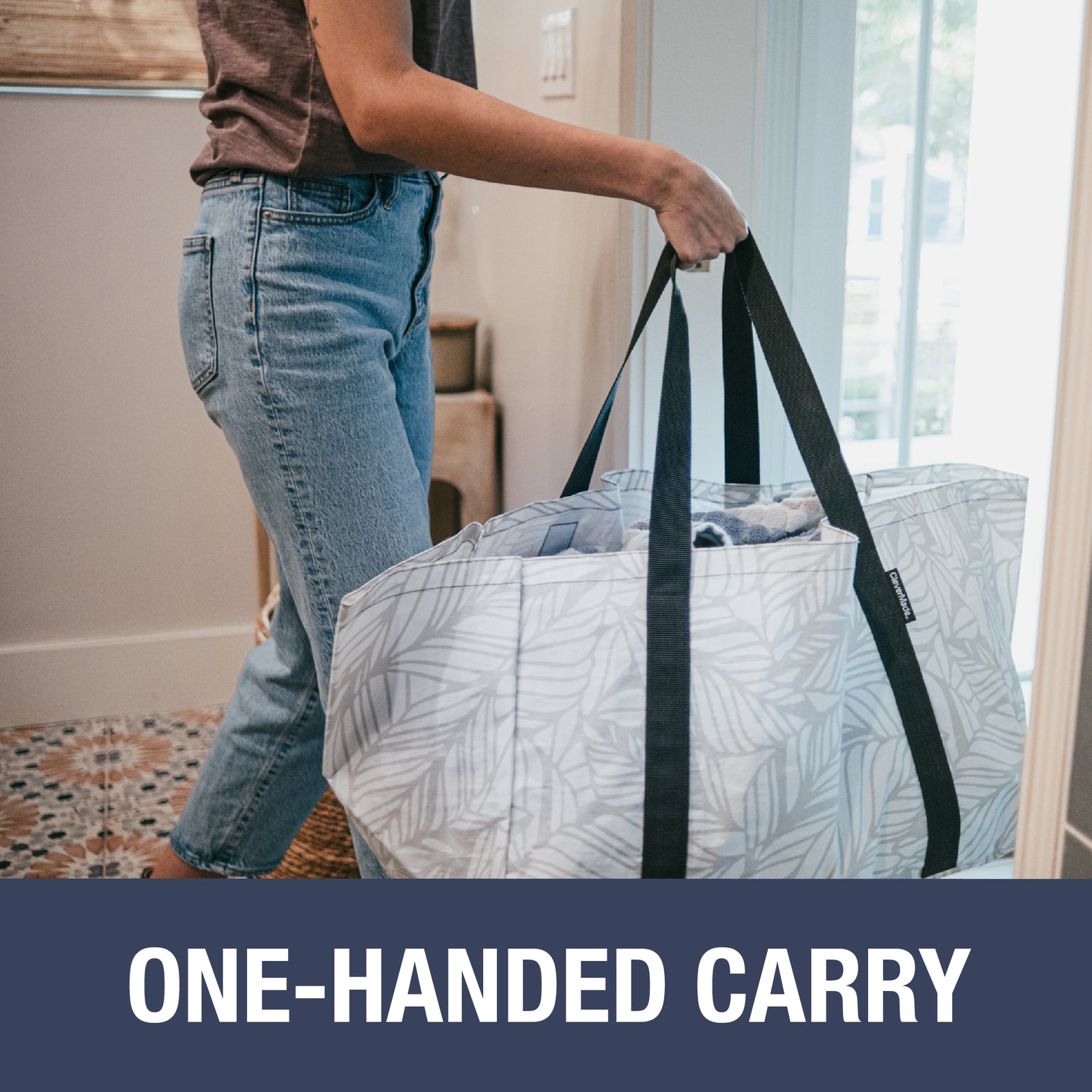 You can carry the extra large storage tote bag in one hand