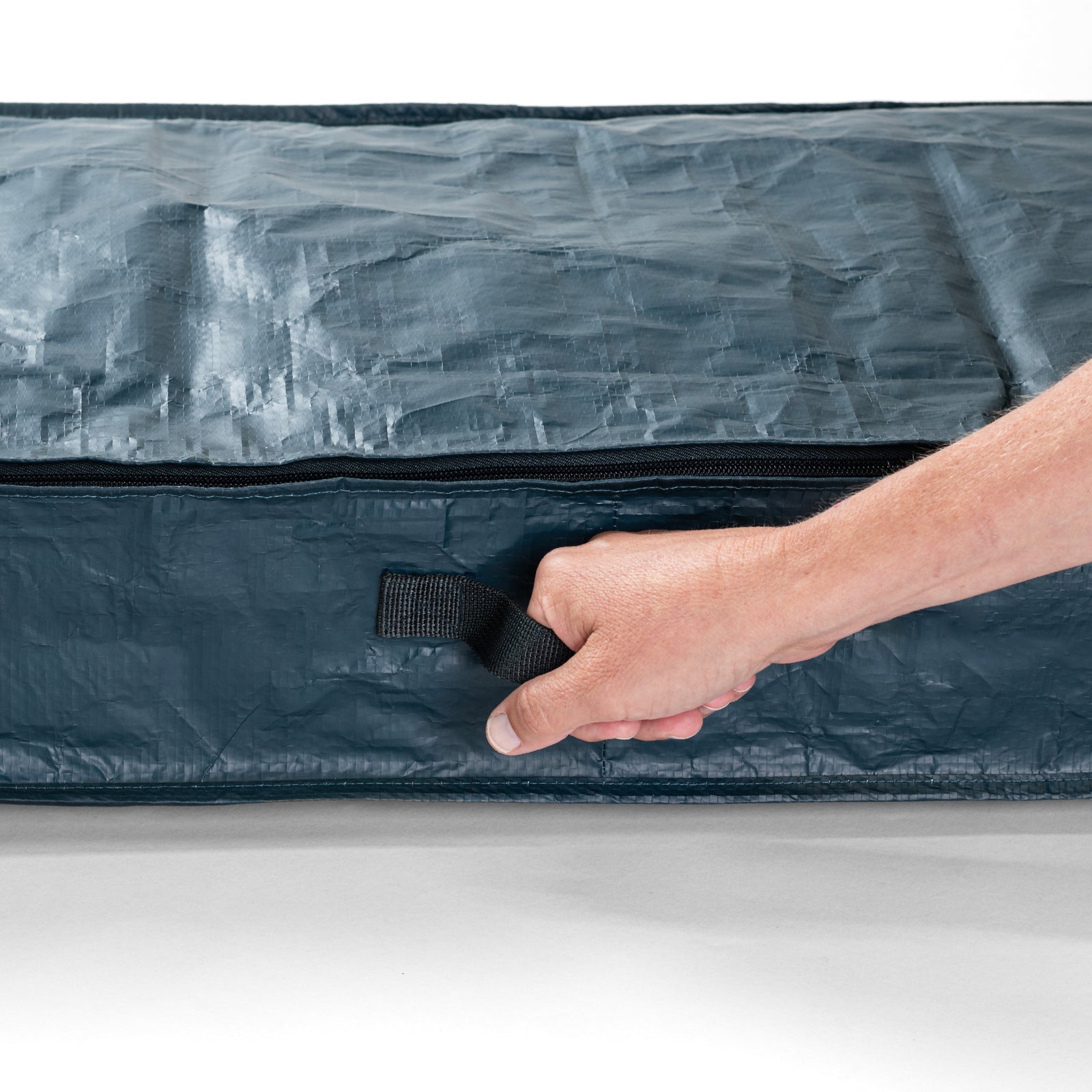 CleverMade storage slide 46L with black handle for easy grasp